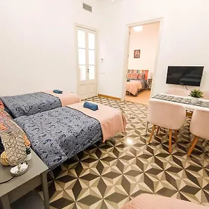 Private Next Liceu Hostal